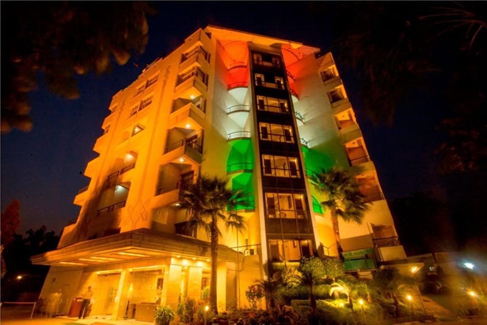 Country Inn & Suites Haridwar Bagian luar foto
